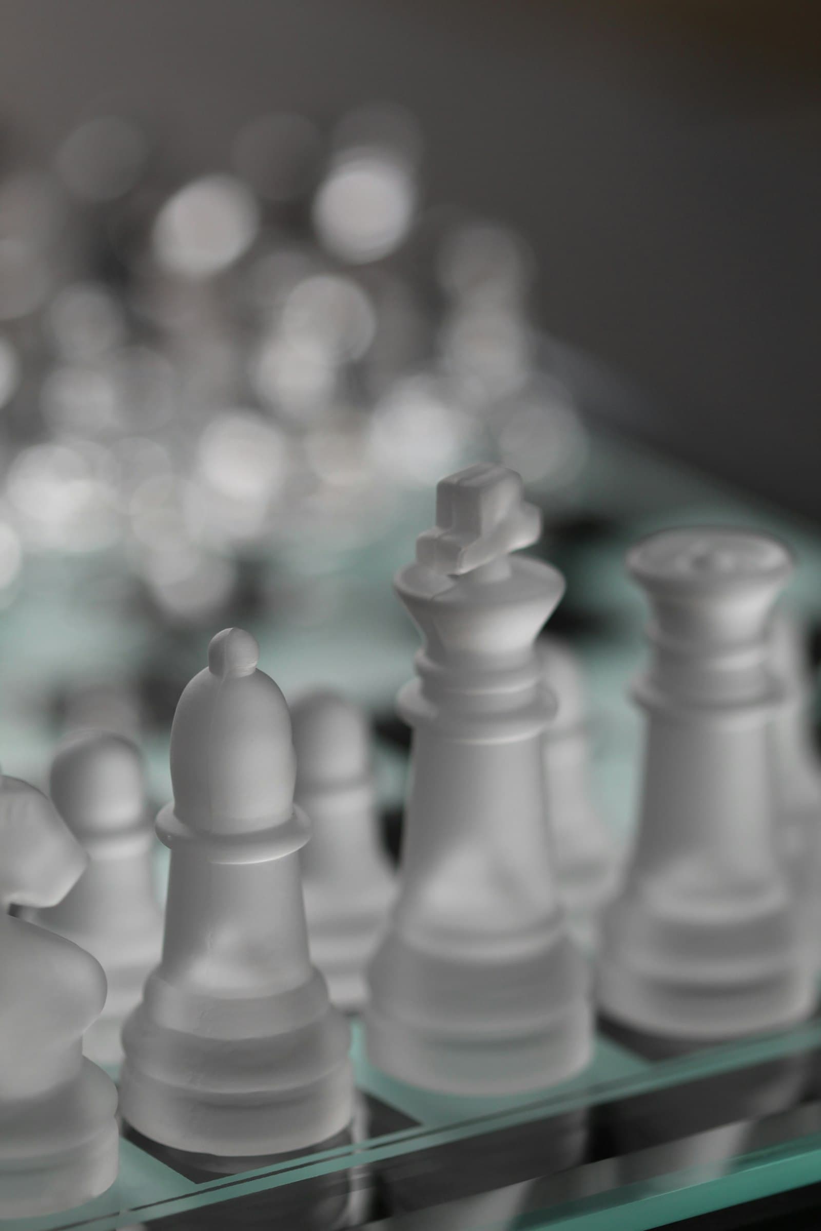 Checkmating with king and queen: the technique to know by heart